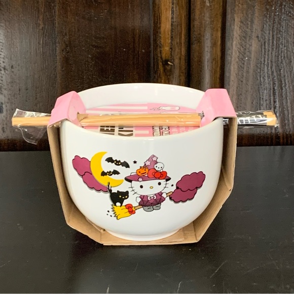 Hello Kitty Witch Flying on Broom with Black Cat 20oz Halloween Noodle Bowl Set - Picture 6 of 10